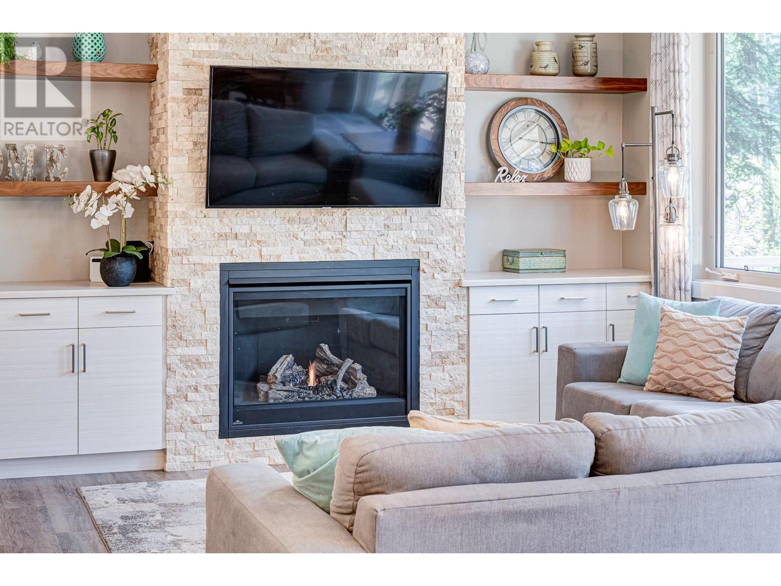 2041 Golden Eagle Drive, Sparwood, BC - Indoor Photo Showing Living Room With Fireplace