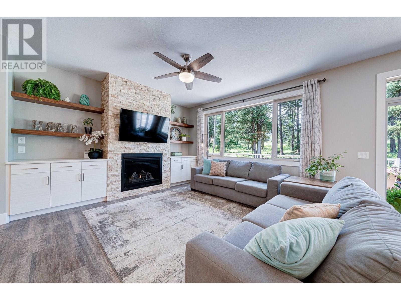 2041 Golden Eagle Drive, Sparwood, BC - Indoor Photo Showing Living Room With Fireplace
