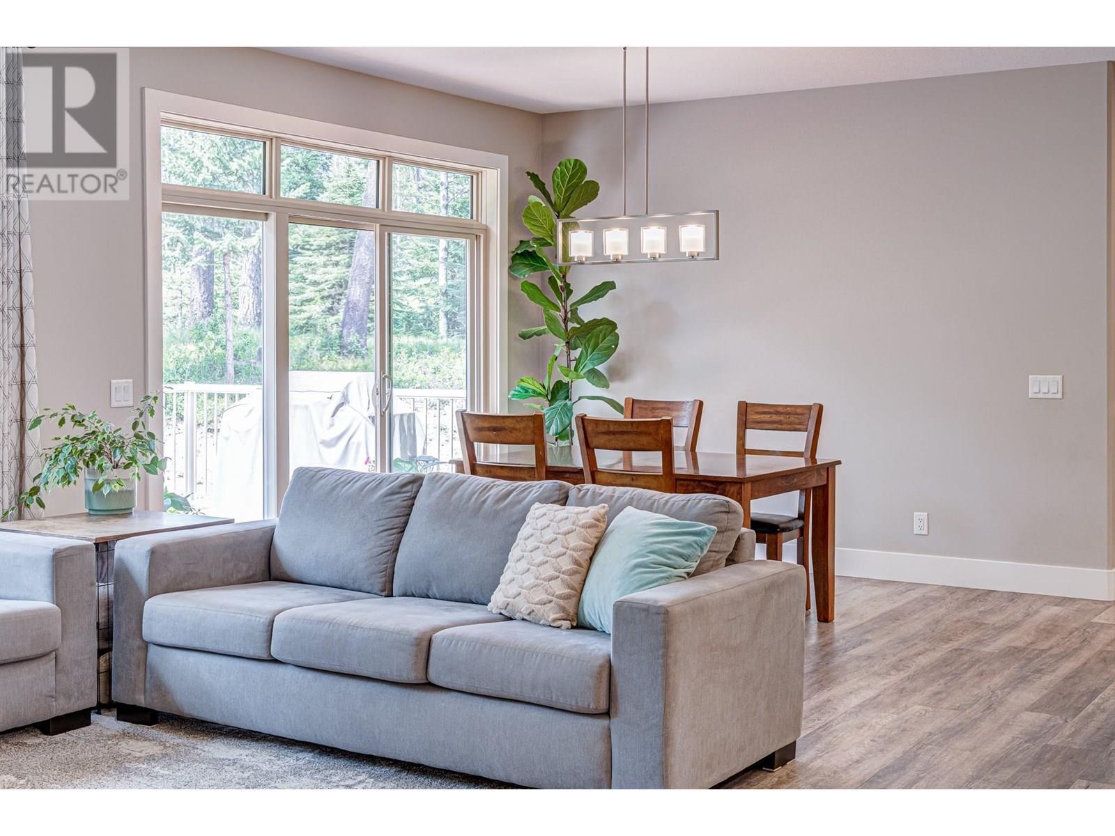 2041 Golden Eagle Drive, Sparwood, BC - Indoor Photo Showing Living Room