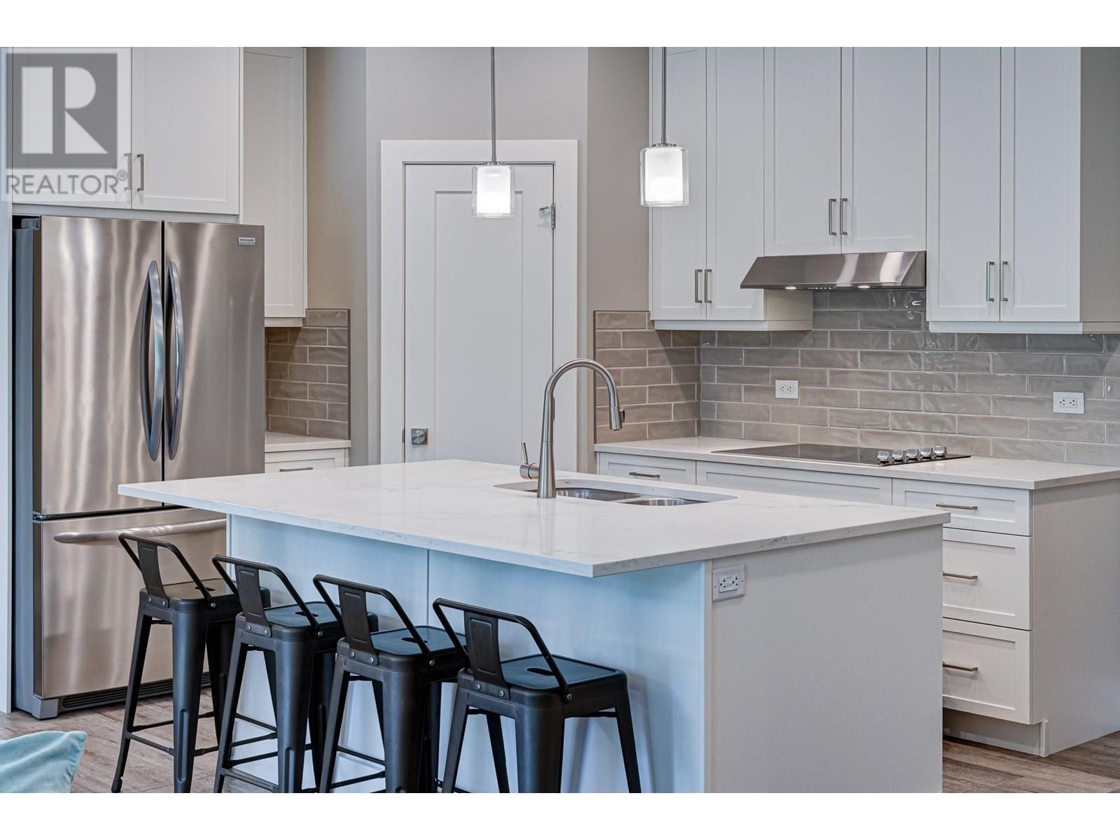 2041 Golden Eagle Drive, Sparwood, BC - Indoor Photo Showing Kitchen With Upgraded Kitchen