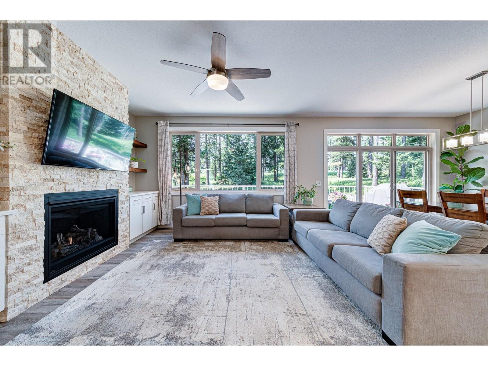2041 Golden Eagle Drive, Sparwood, BC - Indoor Photo Showing Living Room With Fireplace