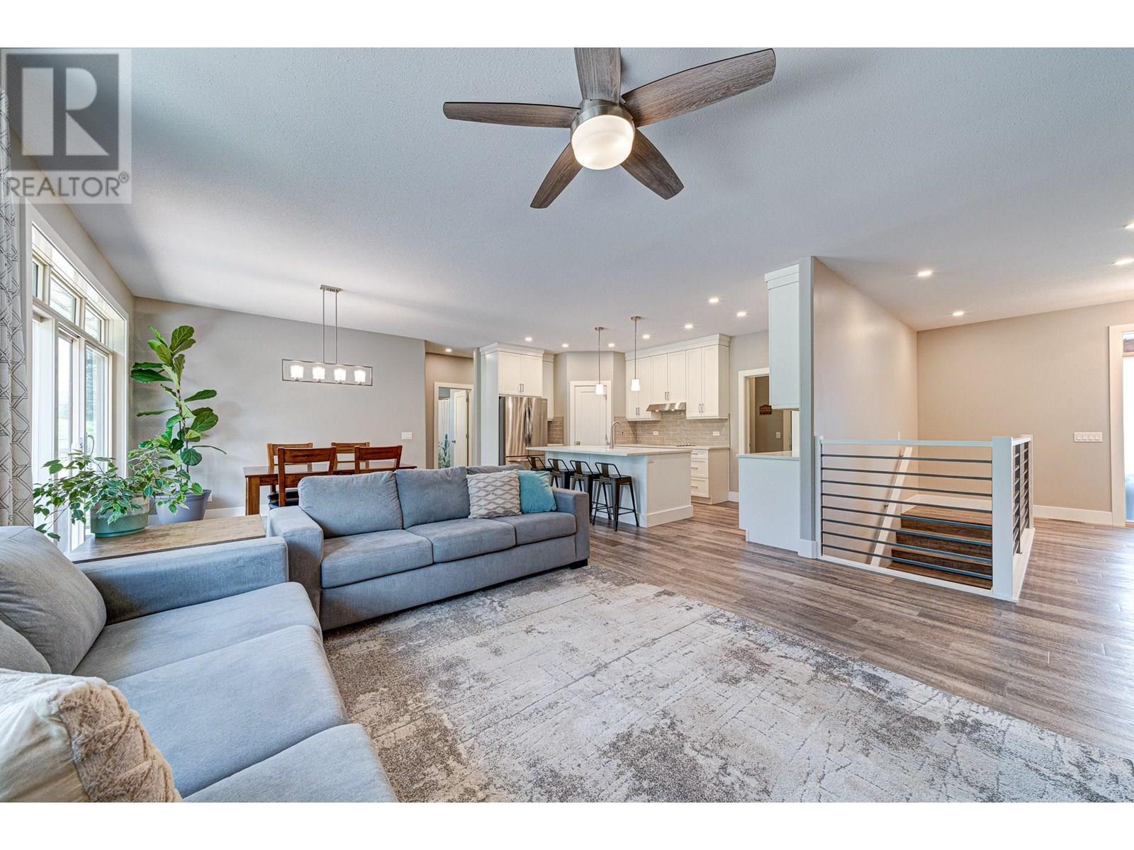 2041 Golden Eagle Drive, Sparwood, BC - Indoor Photo Showing Living Room
