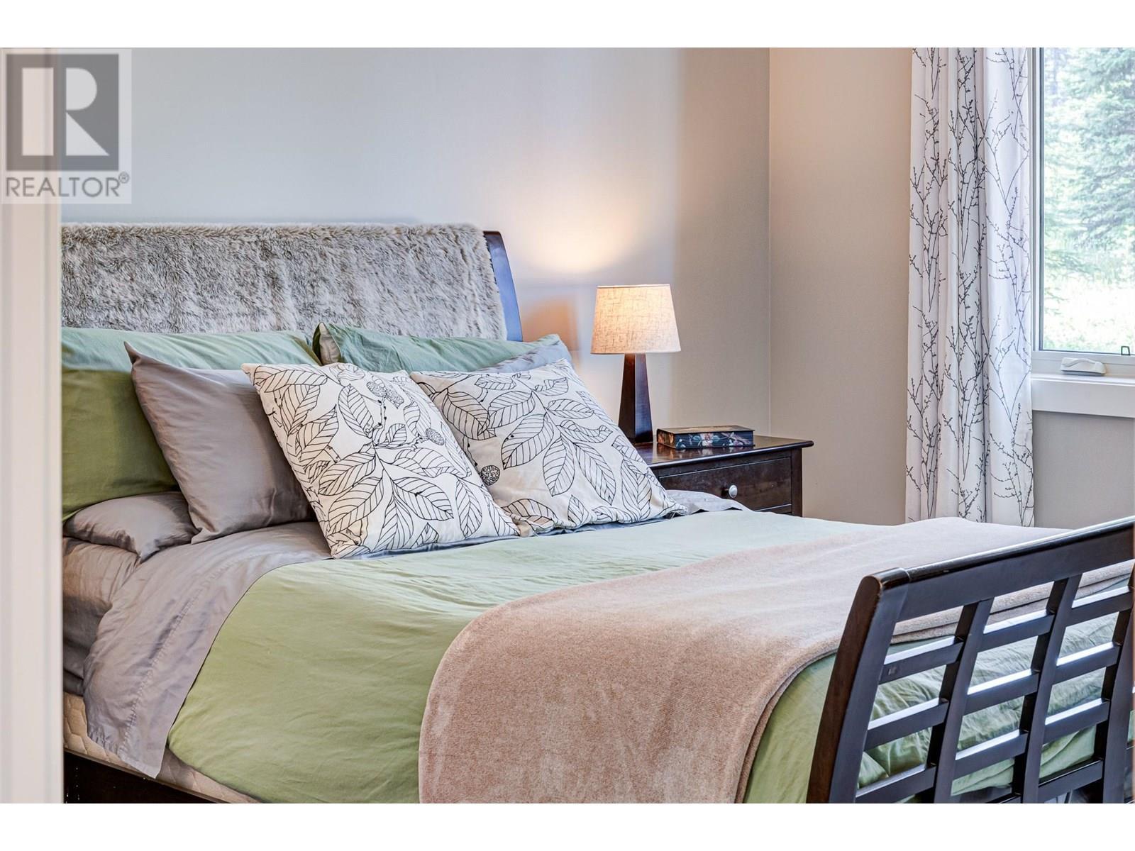 2041 Golden Eagle Drive, Sparwood, BC - Indoor Photo Showing Bedroom