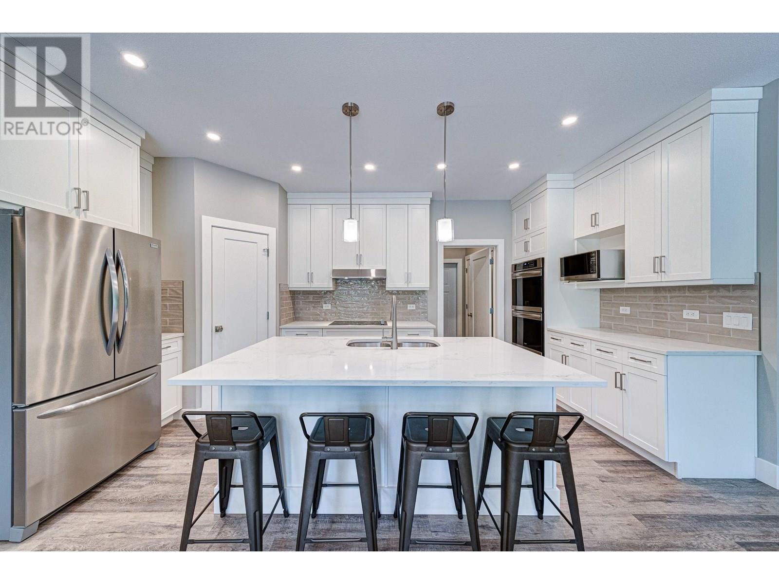 2041 Golden Eagle Drive, Sparwood, BC - Indoor Photo Showing Kitchen With Upgraded Kitchen