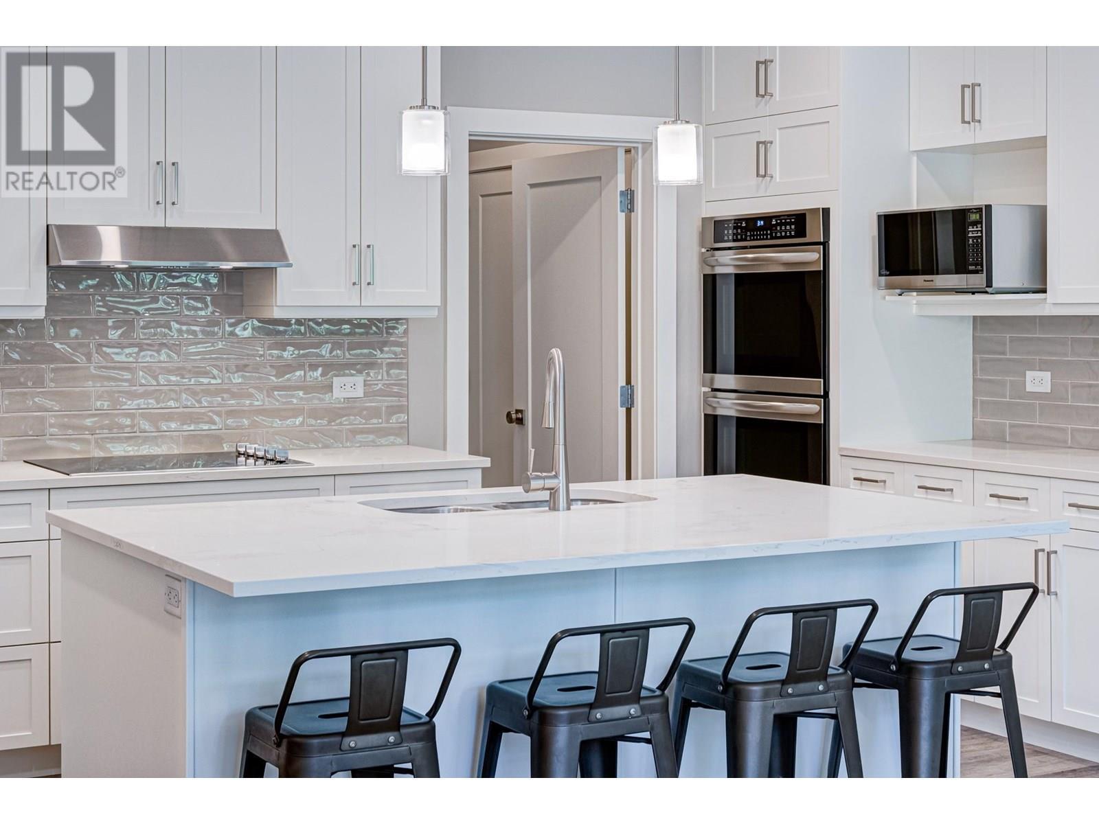 2041 Golden Eagle Drive, Sparwood, BC - Indoor Photo Showing Kitchen With Upgraded Kitchen