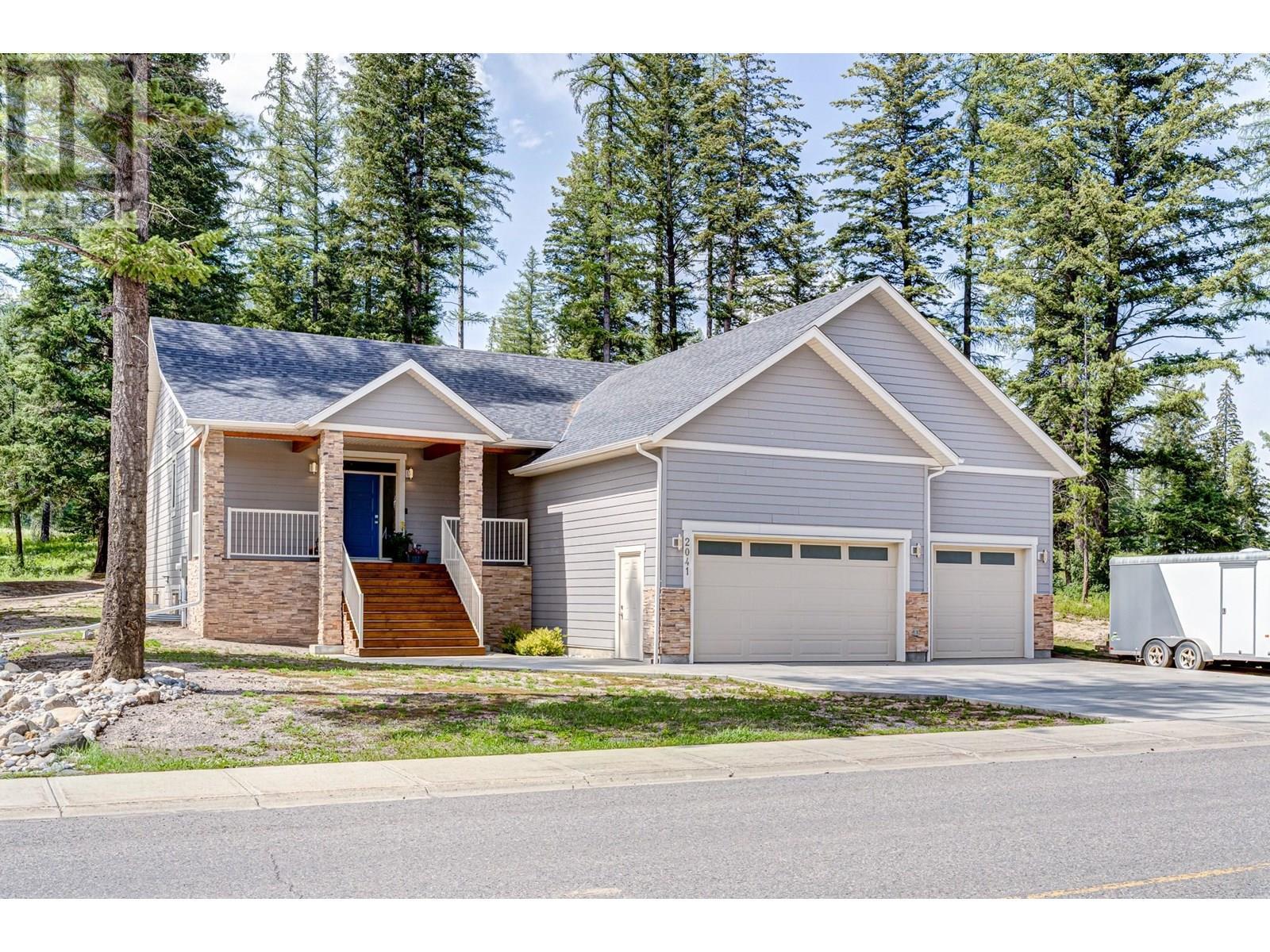2041 Golden Eagle Drive, Sparwood, BC - Outdoor With Facade