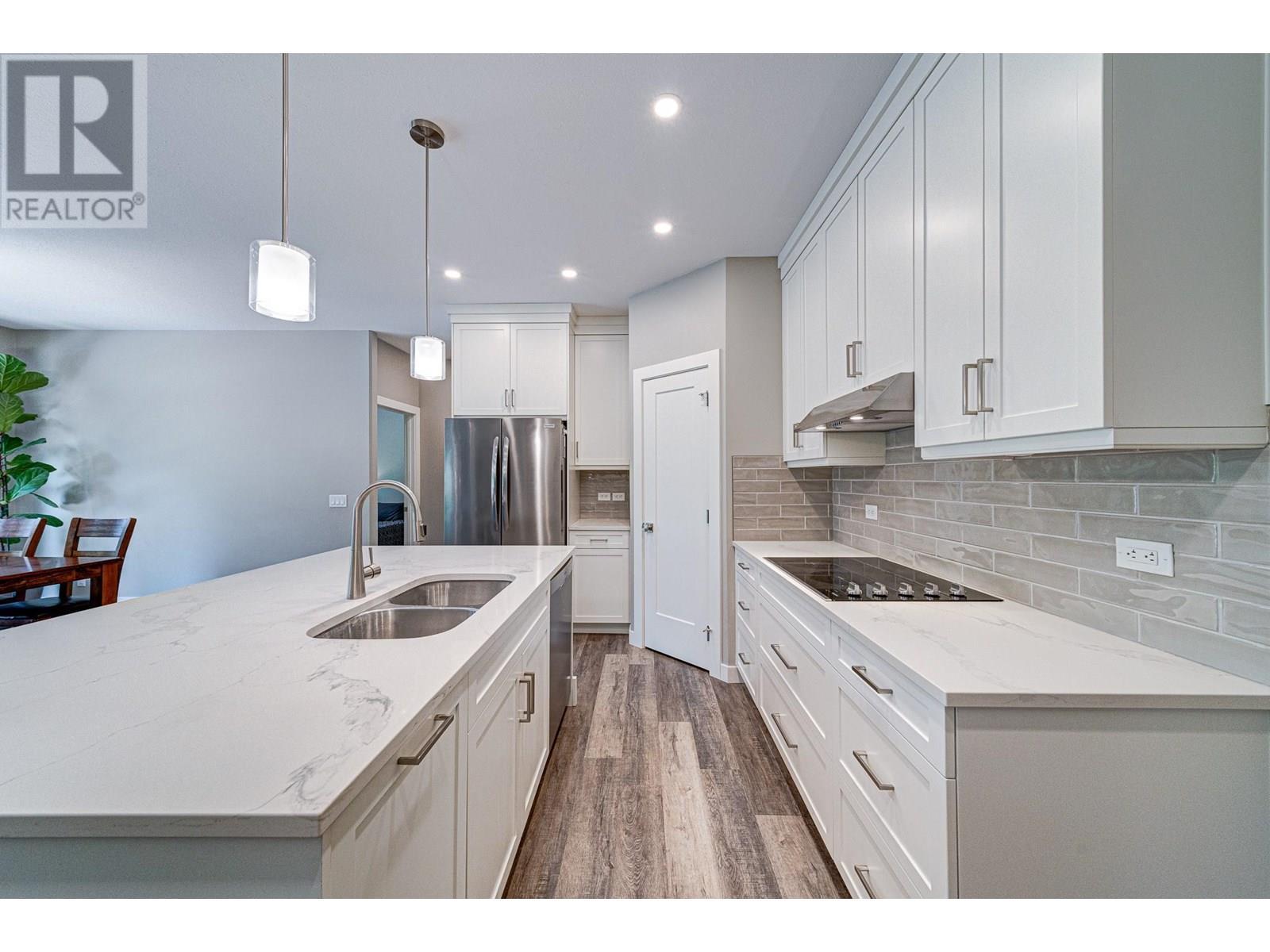 2041 Golden Eagle Drive, Sparwood, BC - Indoor Photo Showing Kitchen With Double Sink With Upgraded Kitchen