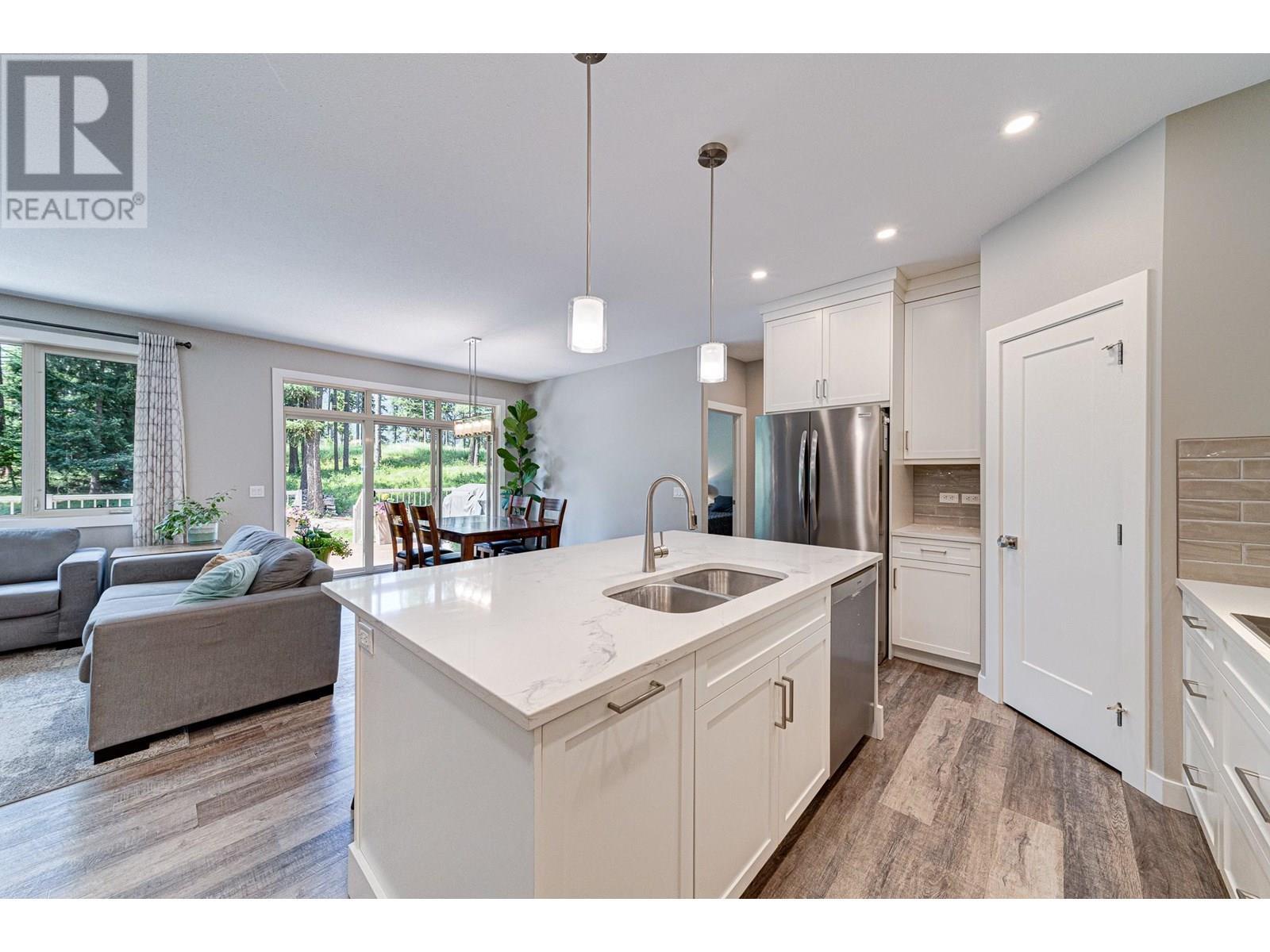 2041 Golden Eagle Drive, Sparwood, BC - Indoor Photo Showing Kitchen With Double Sink