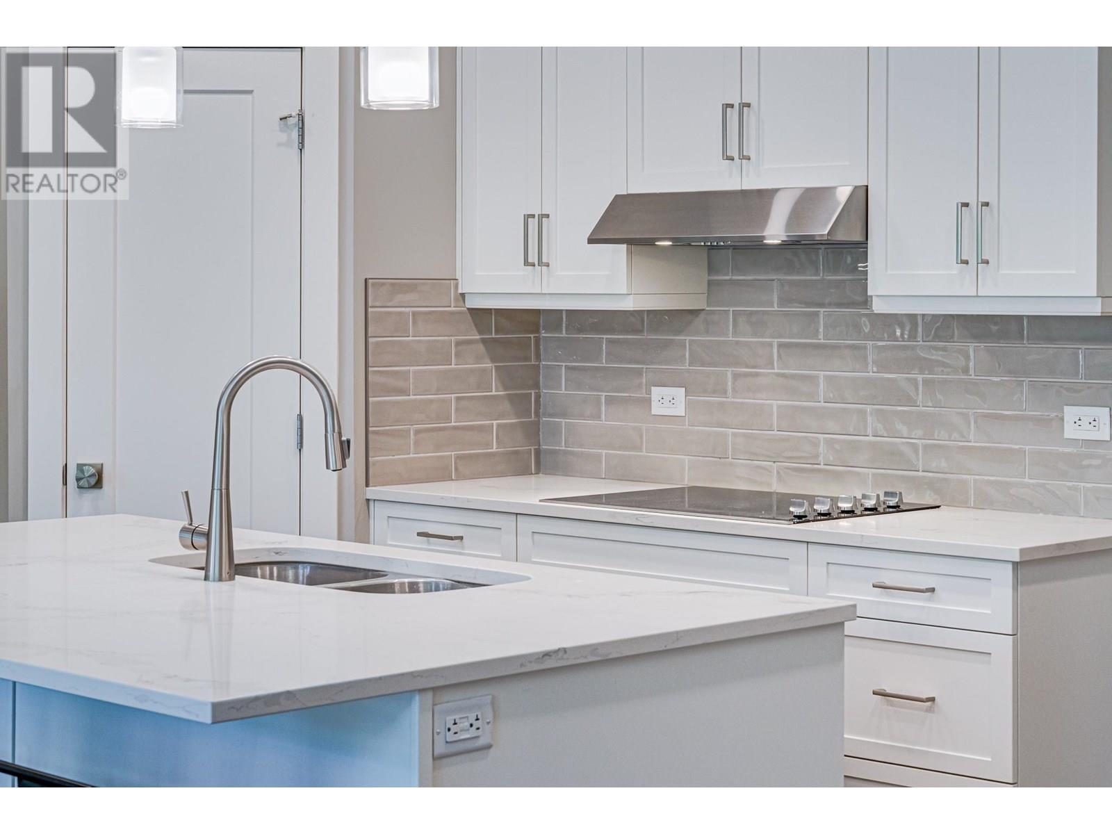 2041 Golden Eagle Drive, Sparwood, BC - Indoor Photo Showing Kitchen With Double Sink With Upgraded Kitchen