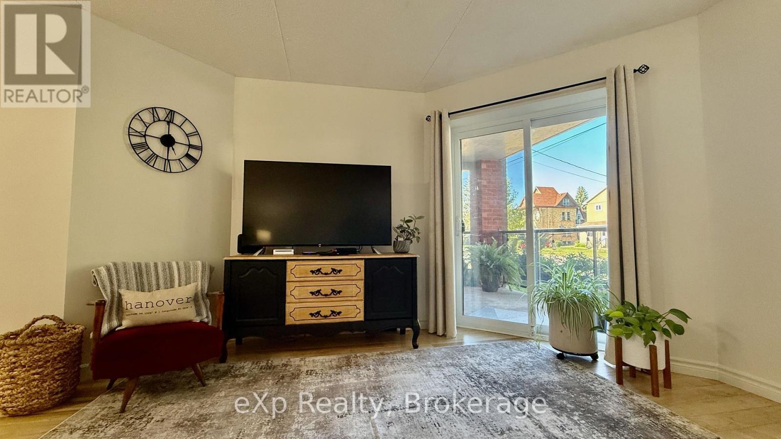 105 - 536 11Th Avenue E, Hanover, ON - Indoor