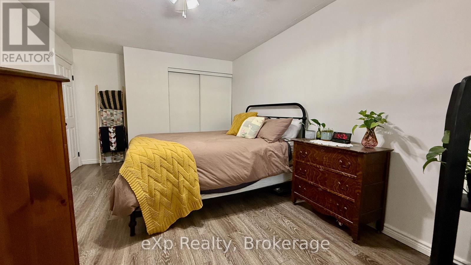105 - 536 11Th Avenue E, Hanover, ON - Indoor Photo Showing Bedroom
