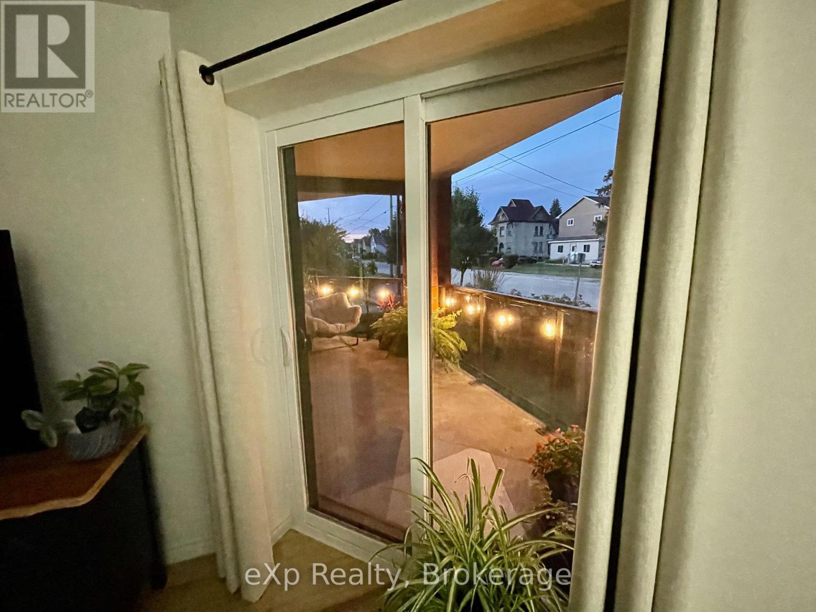 105 - 536 11Th Avenue E, Hanover, ON - With Exterior