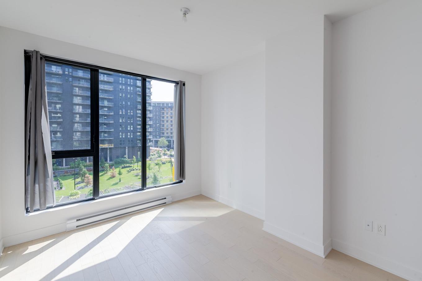 Primary bedroom - 402-505 Rue De L'Escale, Brossard, QC - Indoor Photo Showing Other Room