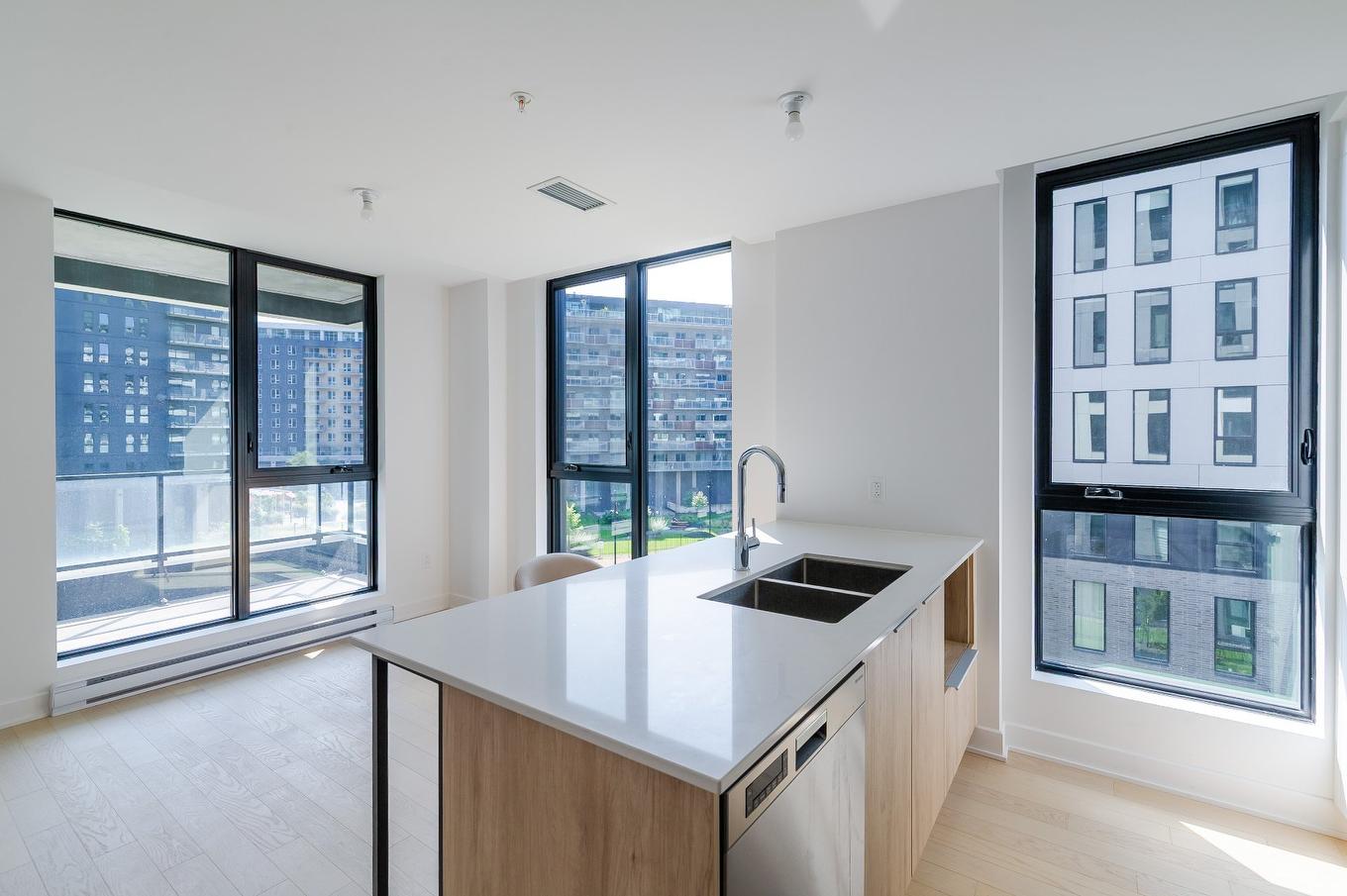 Kitchen - 402-505 Rue De L'Escale, Brossard, QC - Indoor Photo Showing Kitchen With Double Sink