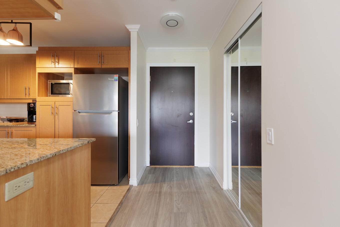 Hall d'entrée/Vestibule - 203-5282 Rue Du Sureau, Montréal (Pierrefonds-Roxboro), QC - Indoor Photo Showing Kitchen