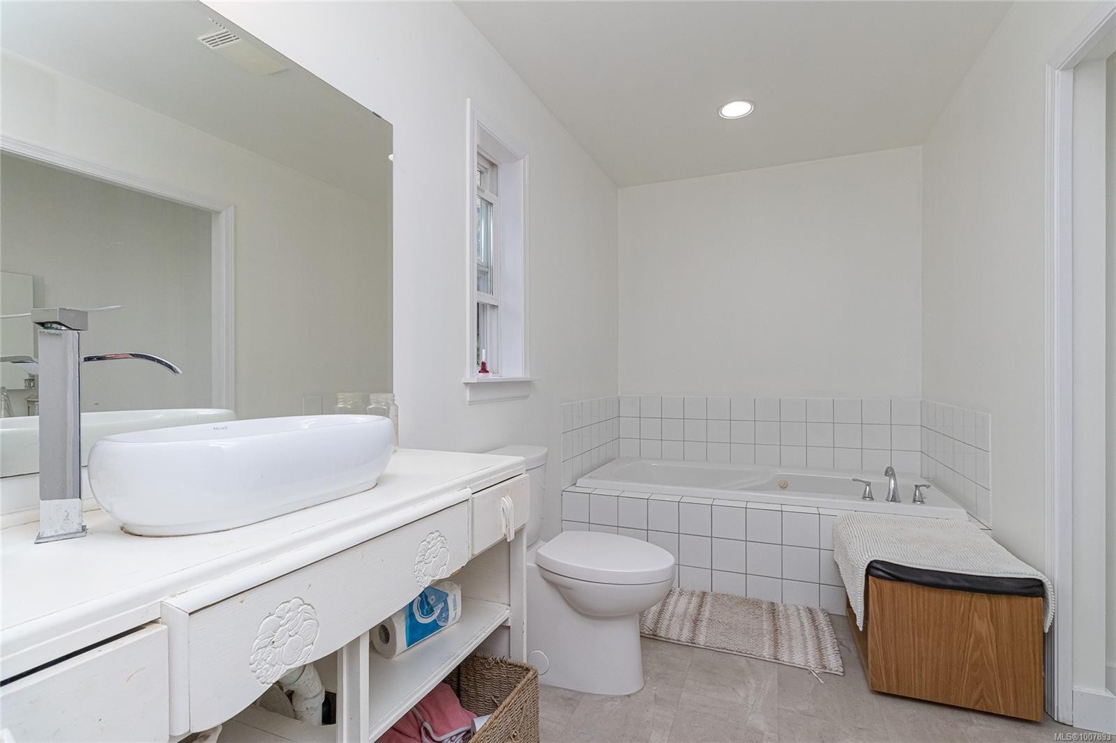 2466 Galland Ave, Shawnigan Lake, BC