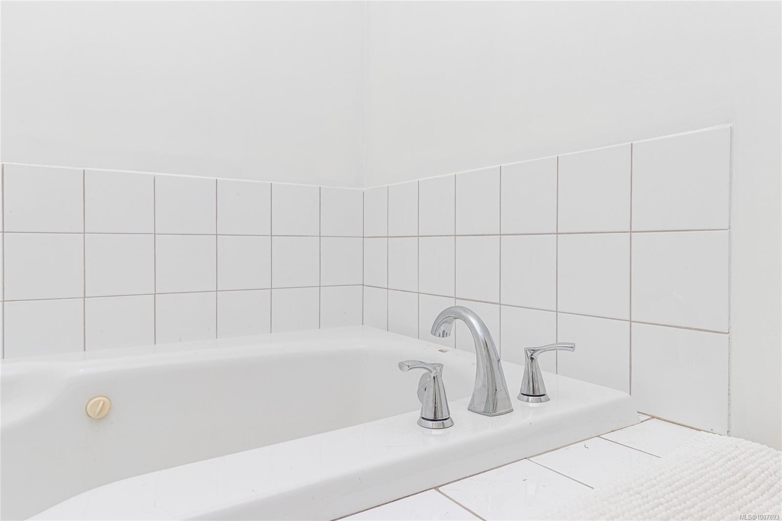 2466 Galland Ave, Shawnigan Lake, BC