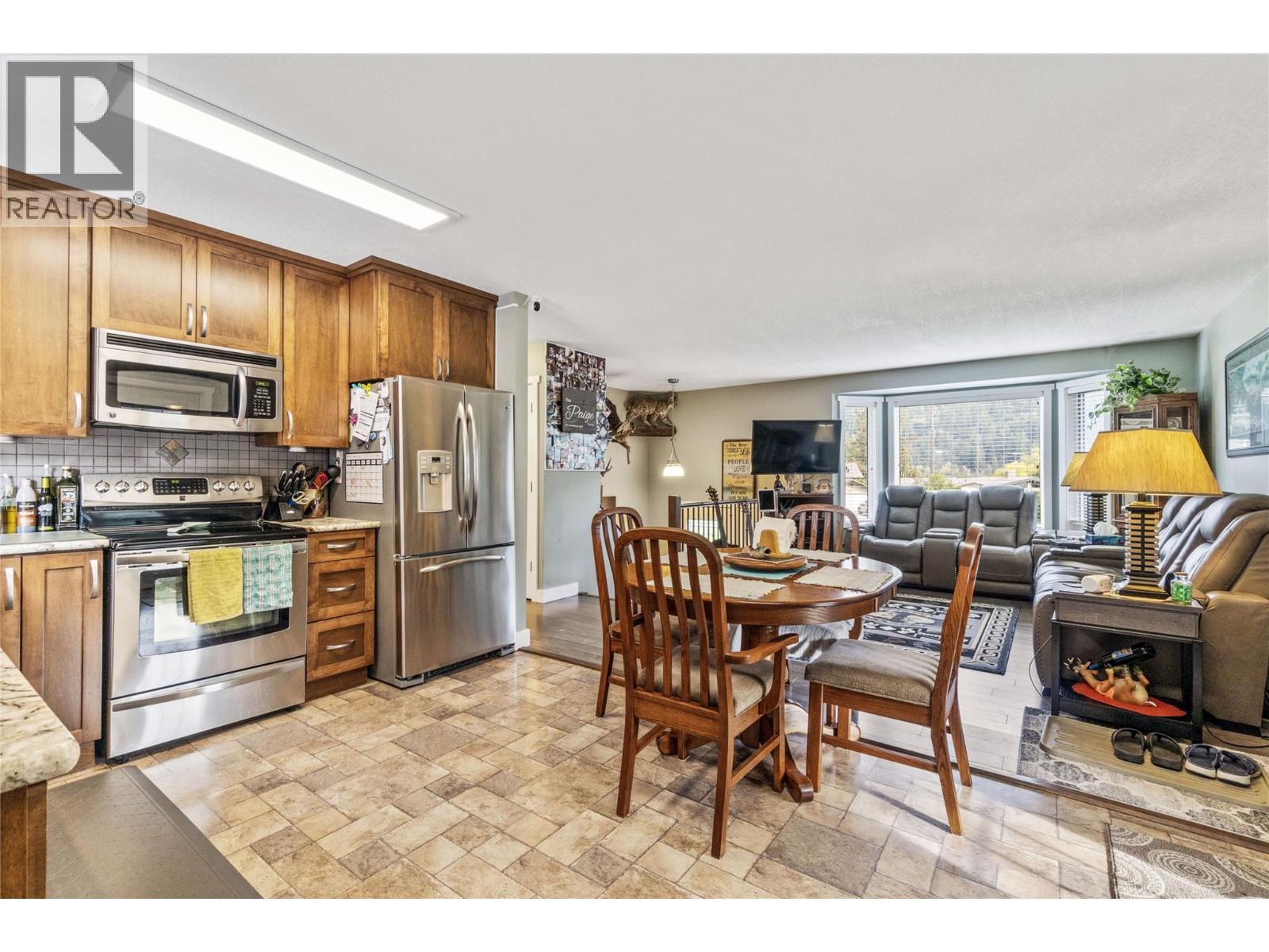 8758 Holding Road Unit# 17, Adams Lake, BC - Indoor Photo Showing Kitchen