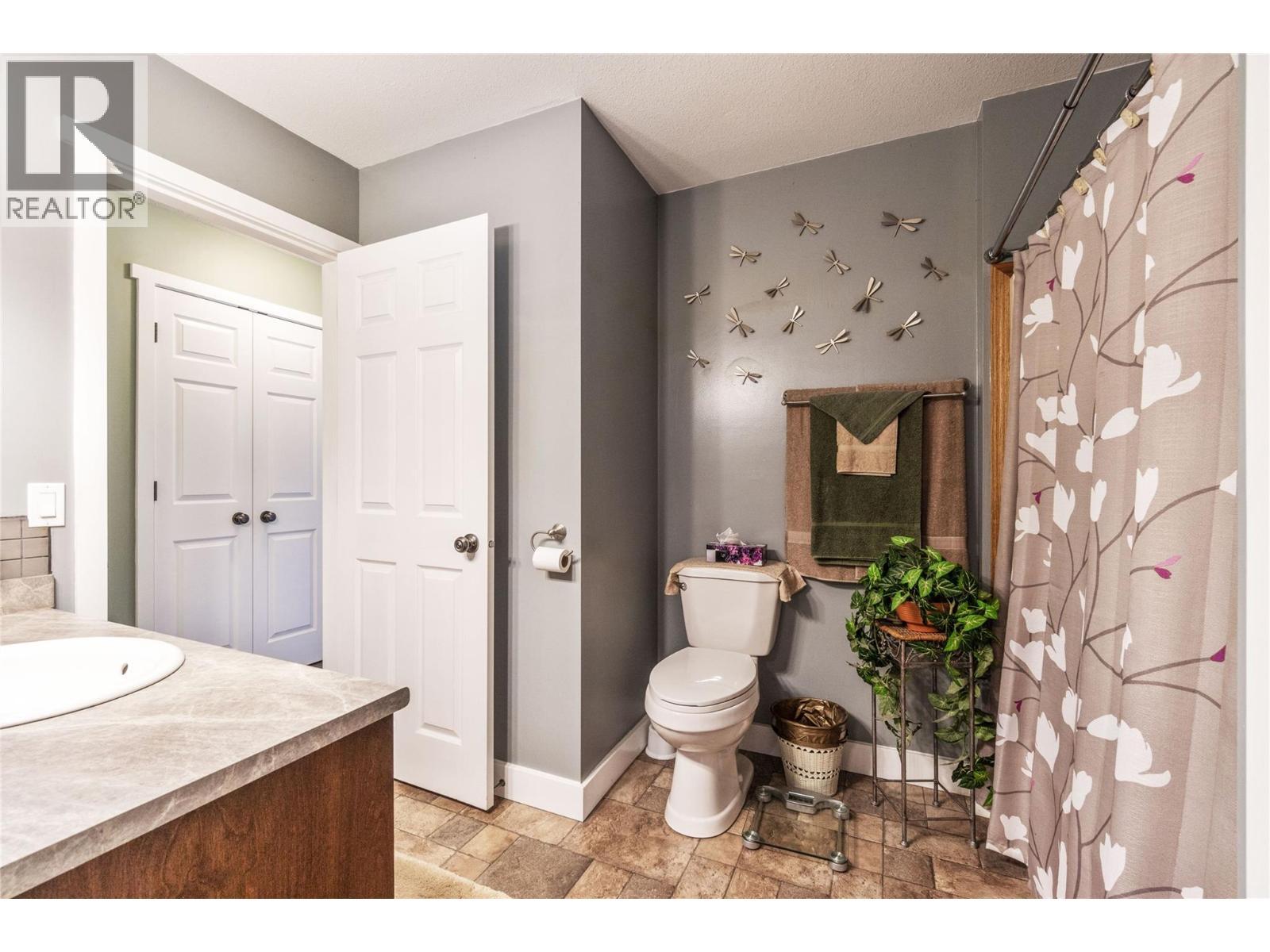 8758 Holding Road Unit# 17, Adams Lake, BC - Indoor Photo Showing Bathroom