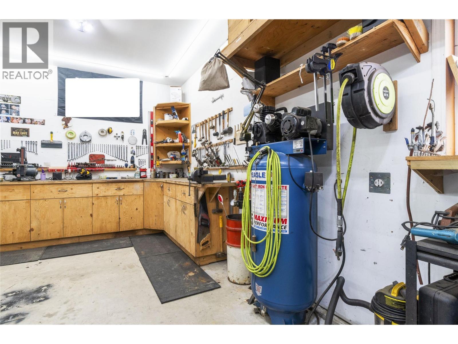 8758 Holding Road Unit# 17, Adams Lake, BC - Indoor Photo Showing Basement