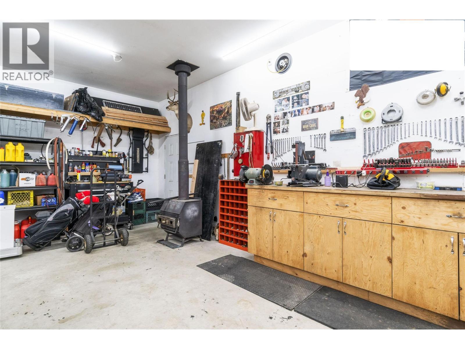 8758 Holding Road Unit# 17, Adams Lake, BC - Indoor Photo Showing Garage