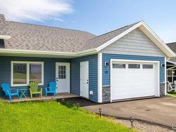 16 Beech Hill Avenue  East Royalty, PE C1C 0S4