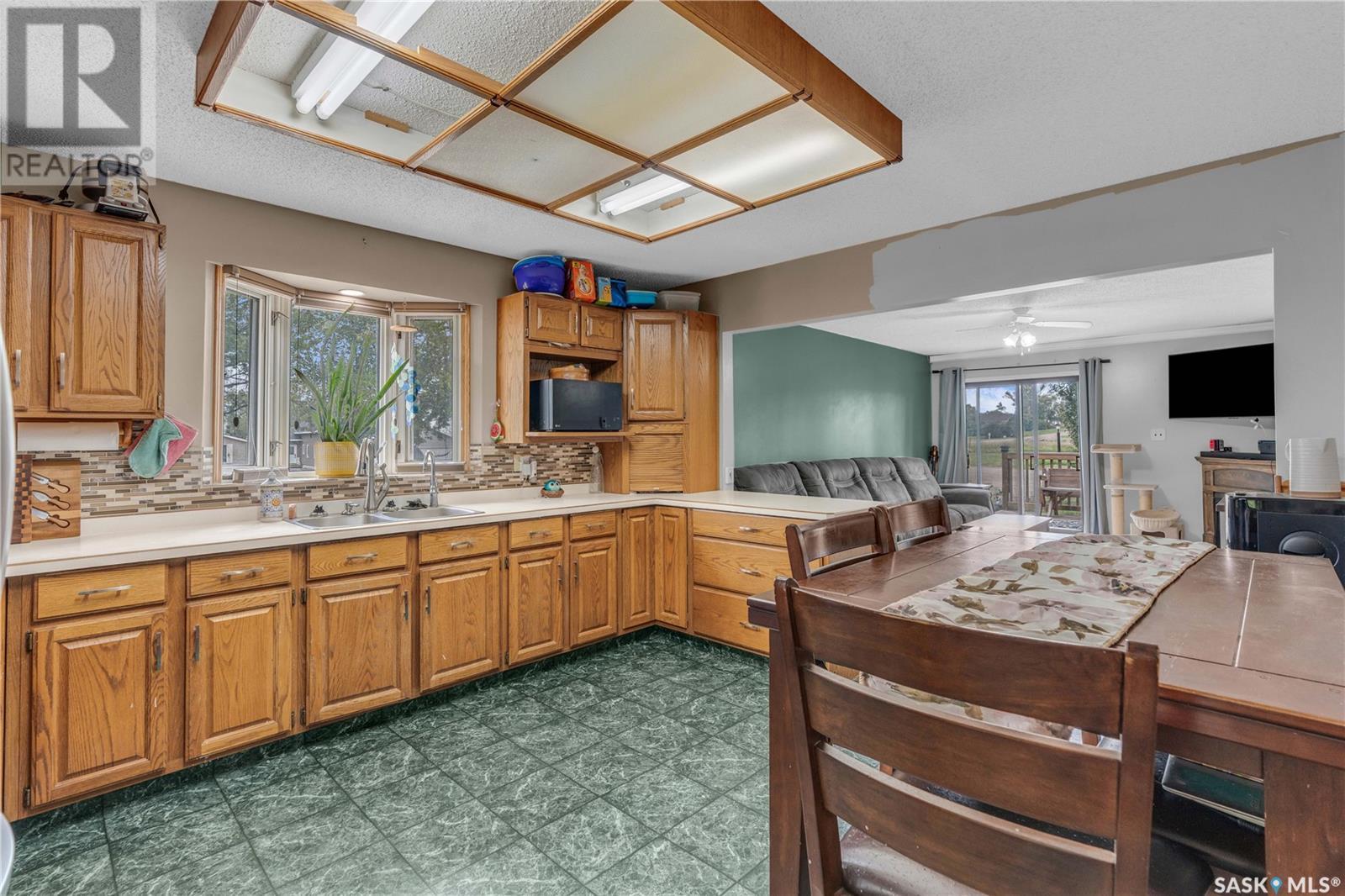 104 Railway Avenue, Dufferin Rm No. 190, SK - Indoor Photo Showing Kitchen With Double Sink