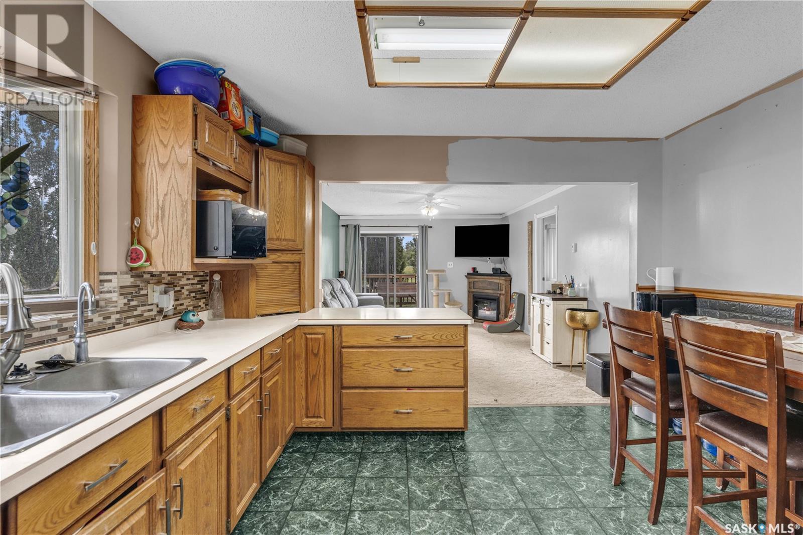 104 Railway Avenue, Dufferin Rm No. 190, SK - Indoor Photo Showing Kitchen