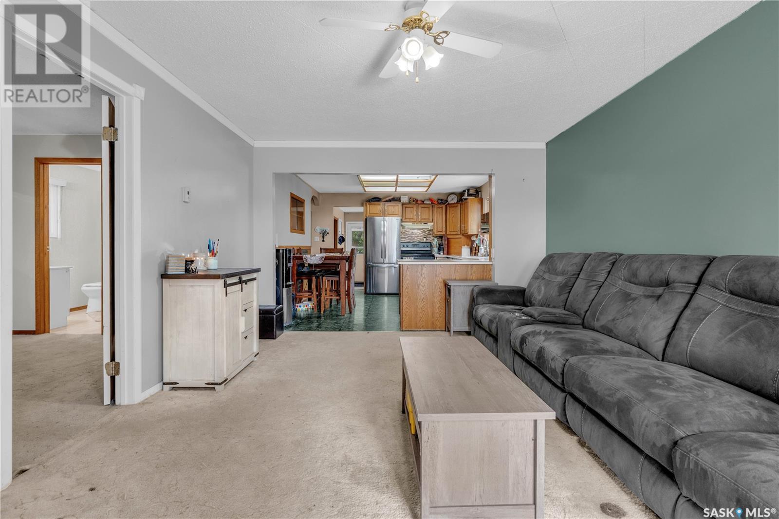 104 Railway Avenue, Dufferin Rm No. 190, SK - Indoor Photo Showing Living Room