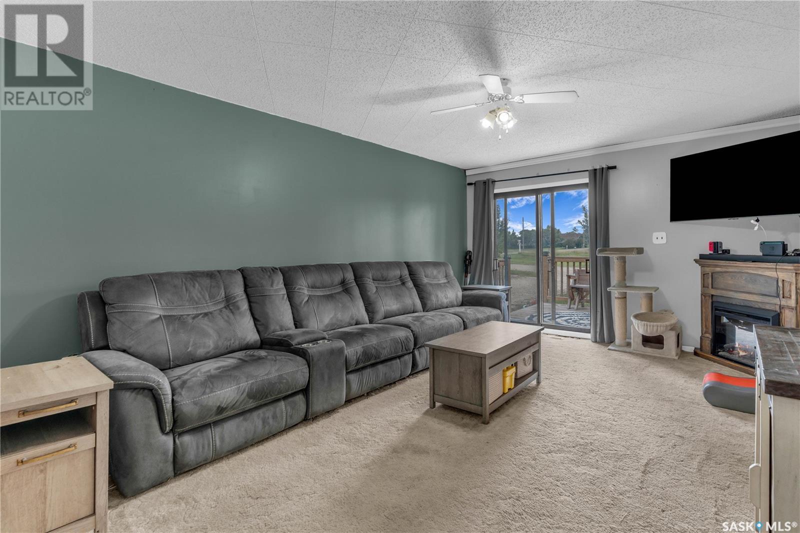 104 Railway Avenue, Dufferin Rm No. 190, SK - Indoor Photo Showing Living Room