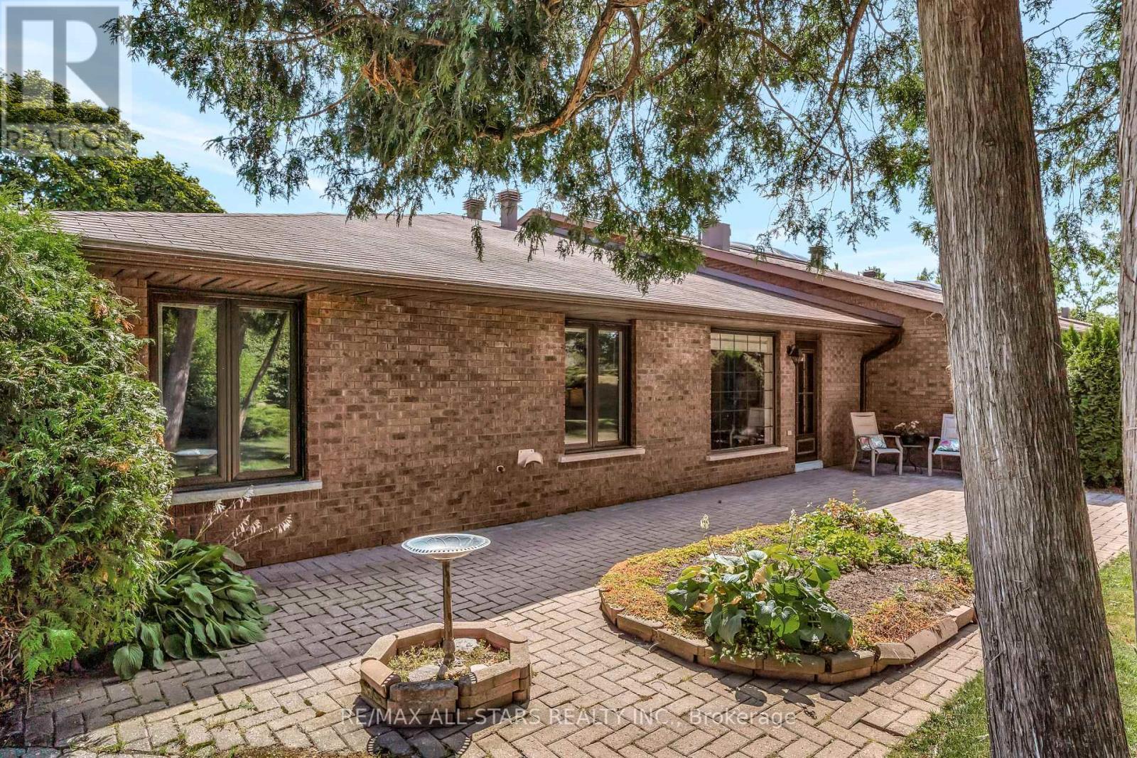 101 - 200 East Street S, Kawartha Lakes (Bobcaygeon), ON - Outdoor With Deck Patio Veranda