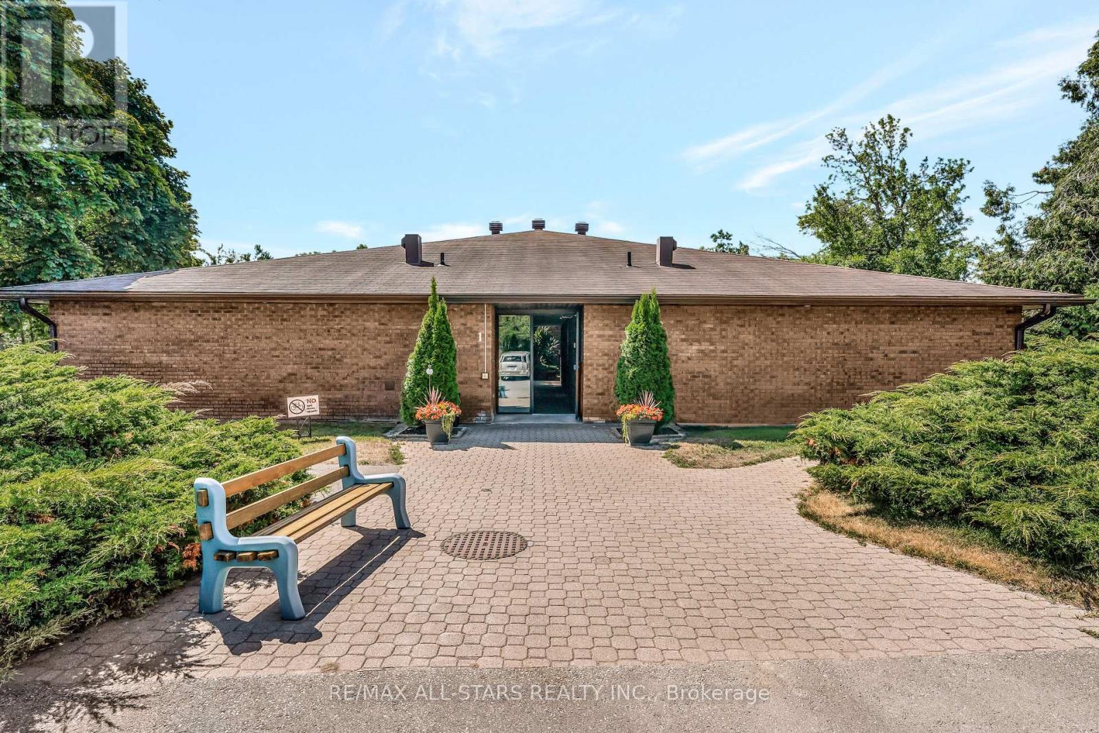 101 - 200 East Street S, Kawartha Lakes (Bobcaygeon), ON - Outdoor