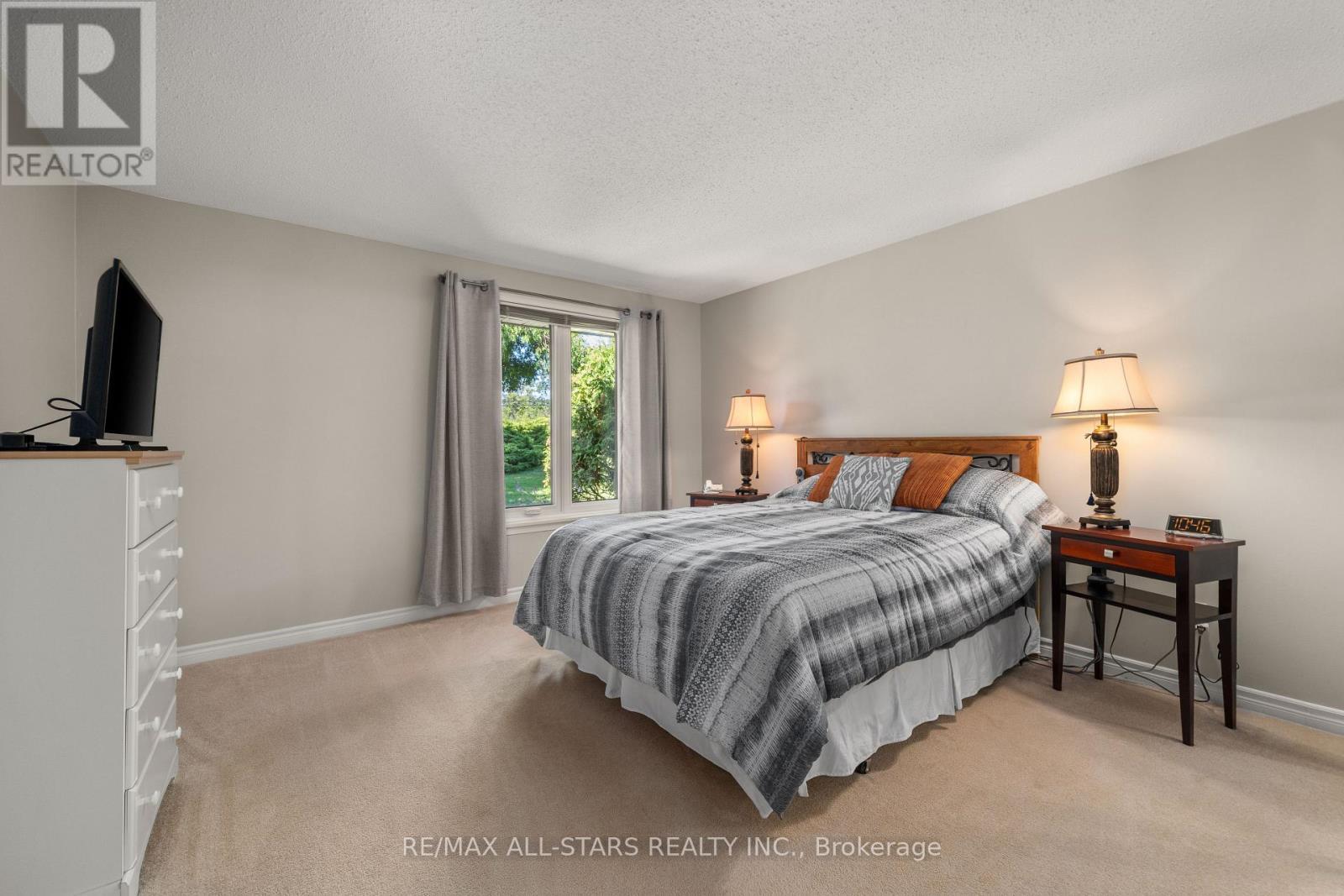 101 - 200 East Street S, Kawartha Lakes (Bobcaygeon), ON - Indoor Photo Showing Bedroom