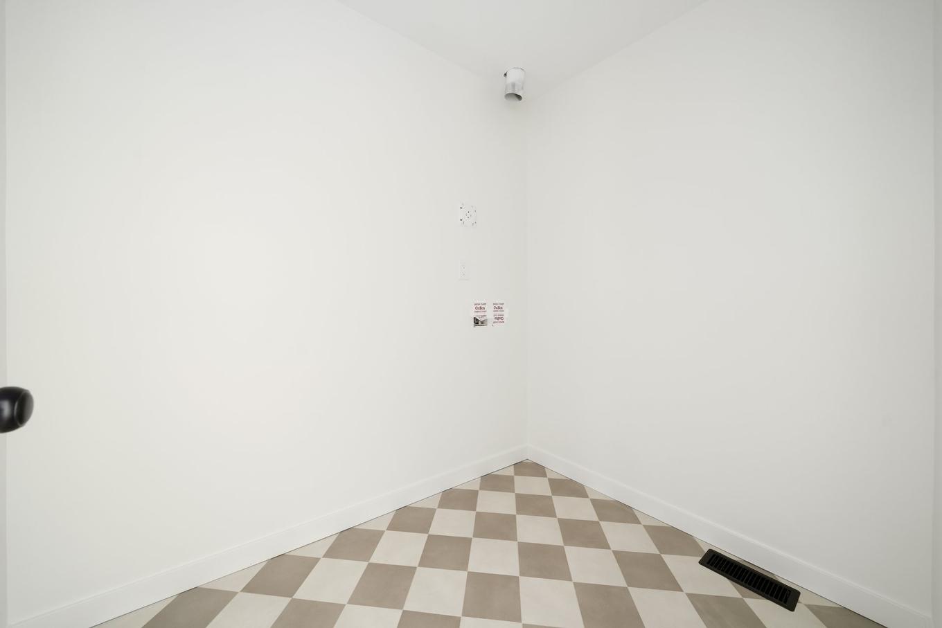 Salle de lavage - 4492 Boul. Westpark, Montréal (Pierrefonds-Roxboro), QC - Indoor Photo Showing Other Room