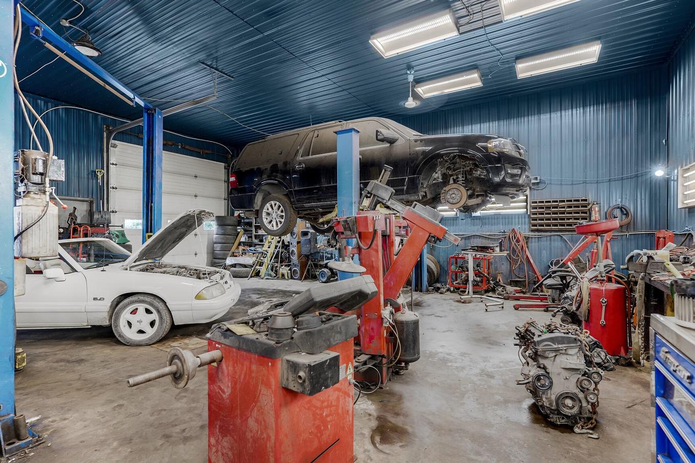 Garage - 4539 Ch. Gascon, Mascouche, QC - Indoor Photo Showing Garage