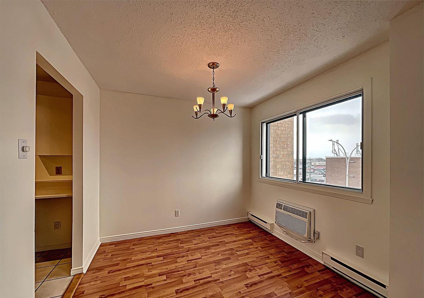 Salle à manger - 86-3840 Boul. Le Carrefour, Laval (Chomedey), QC - Indoor Photo Showing Other Room