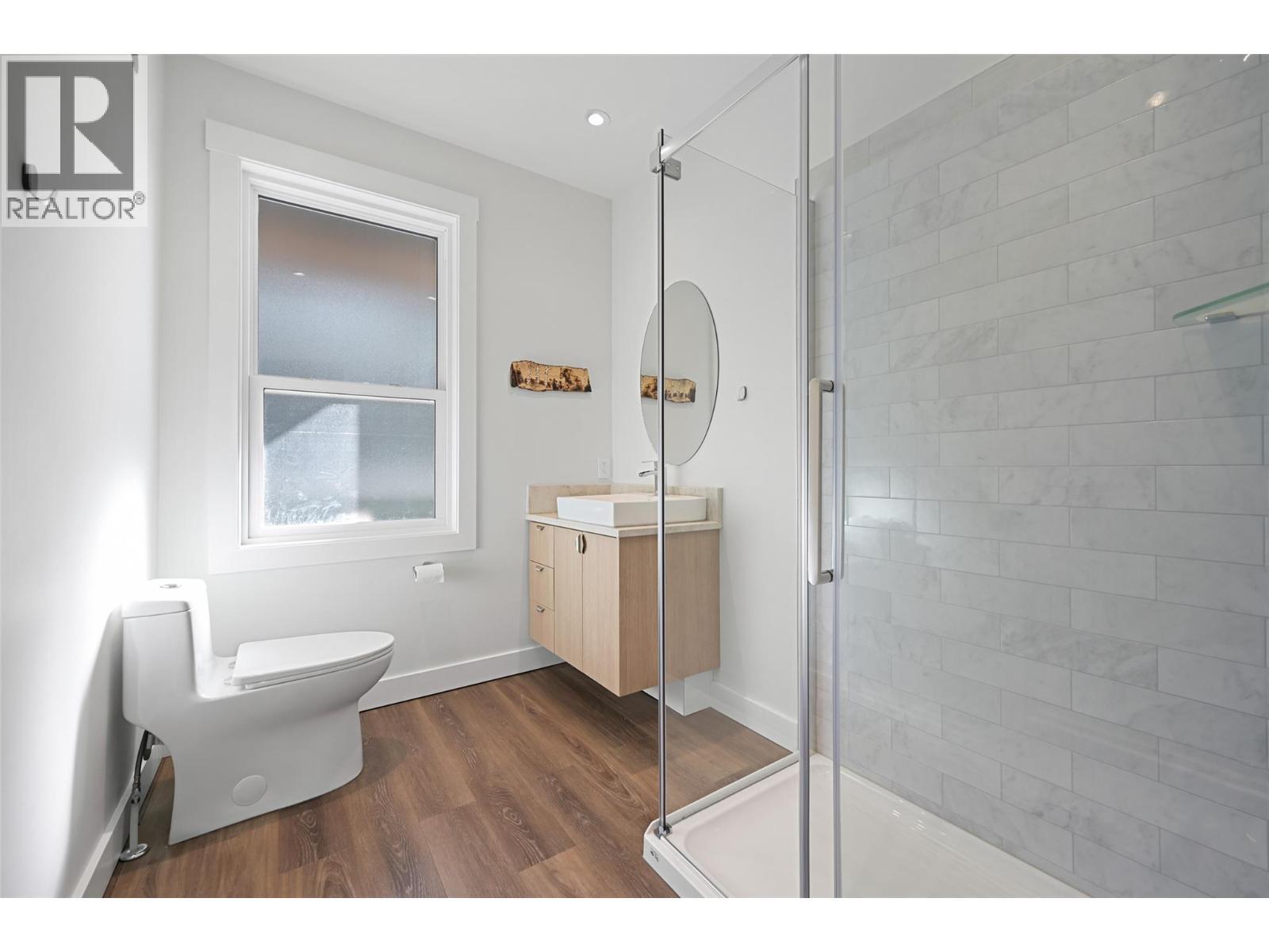 726 Taynton Drive, Invermere, BC - Indoor Photo Showing Bathroom