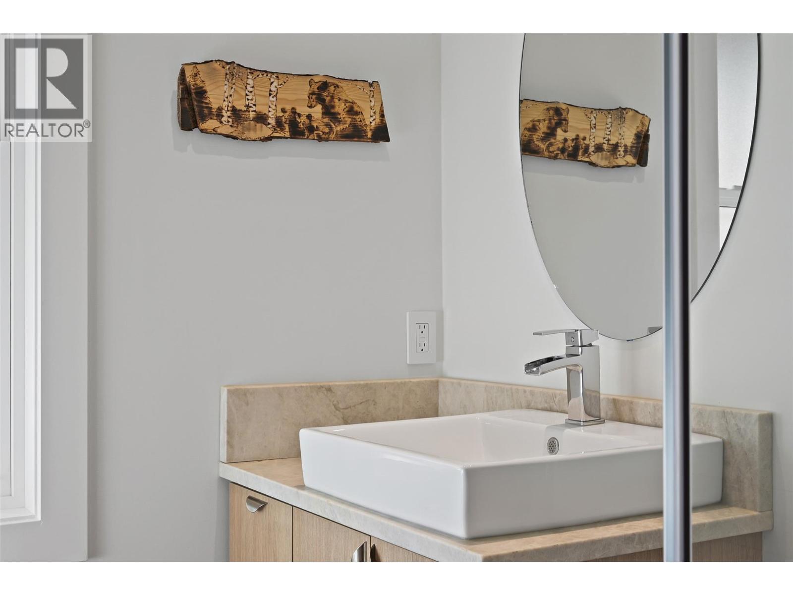 726 Taynton Drive, Invermere, BC - Indoor Photo Showing Bathroom