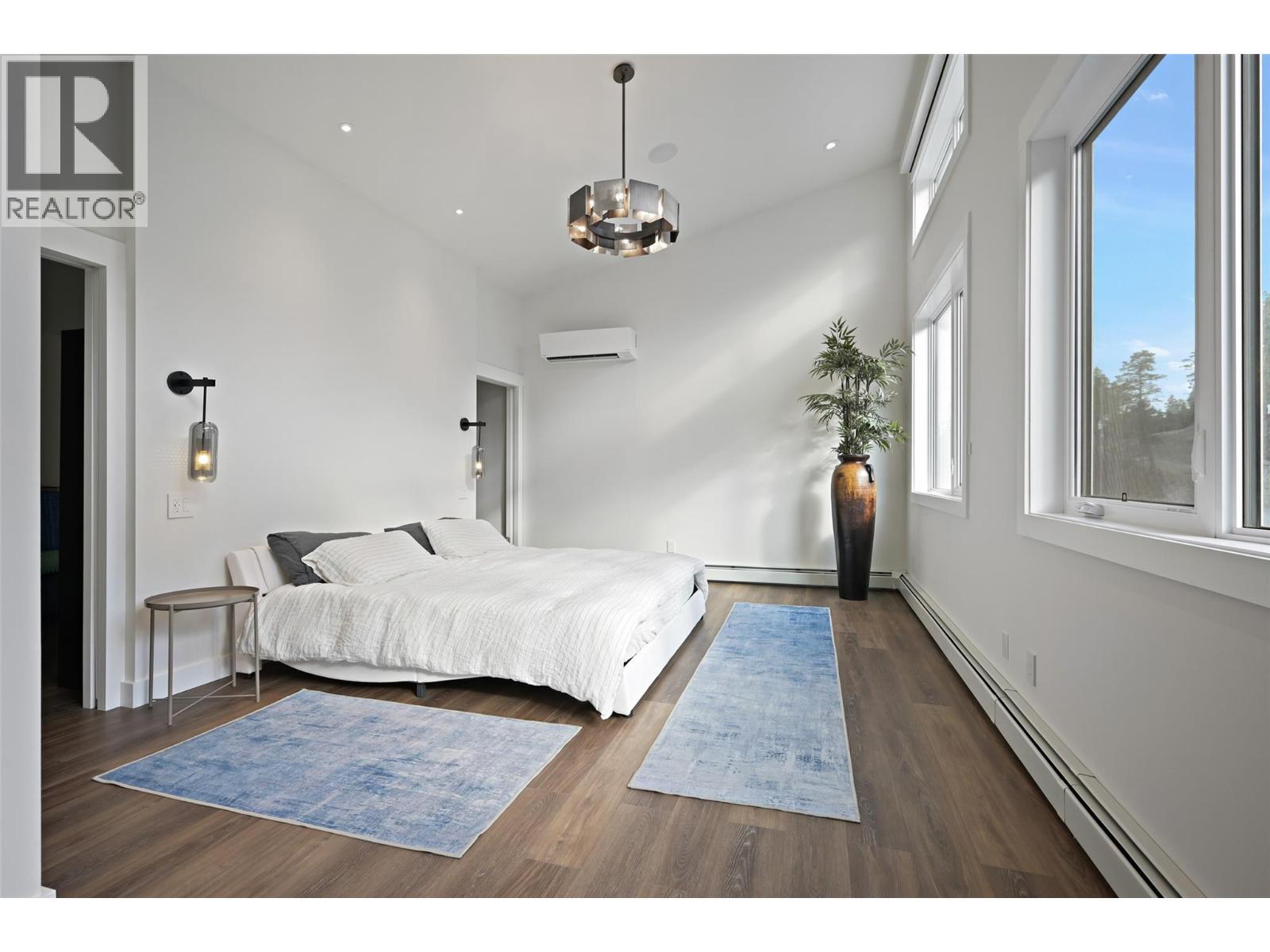 726 Taynton Drive, Invermere, BC - Indoor Photo Showing Bedroom