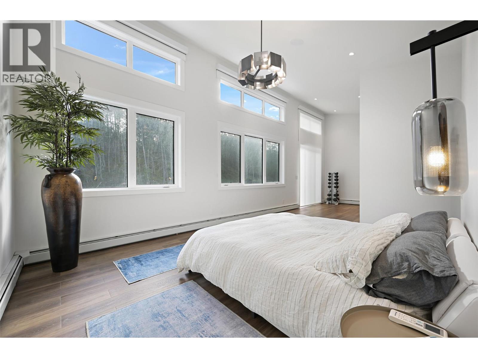 726 Taynton Drive, Invermere, BC - Indoor Photo Showing Bedroom
