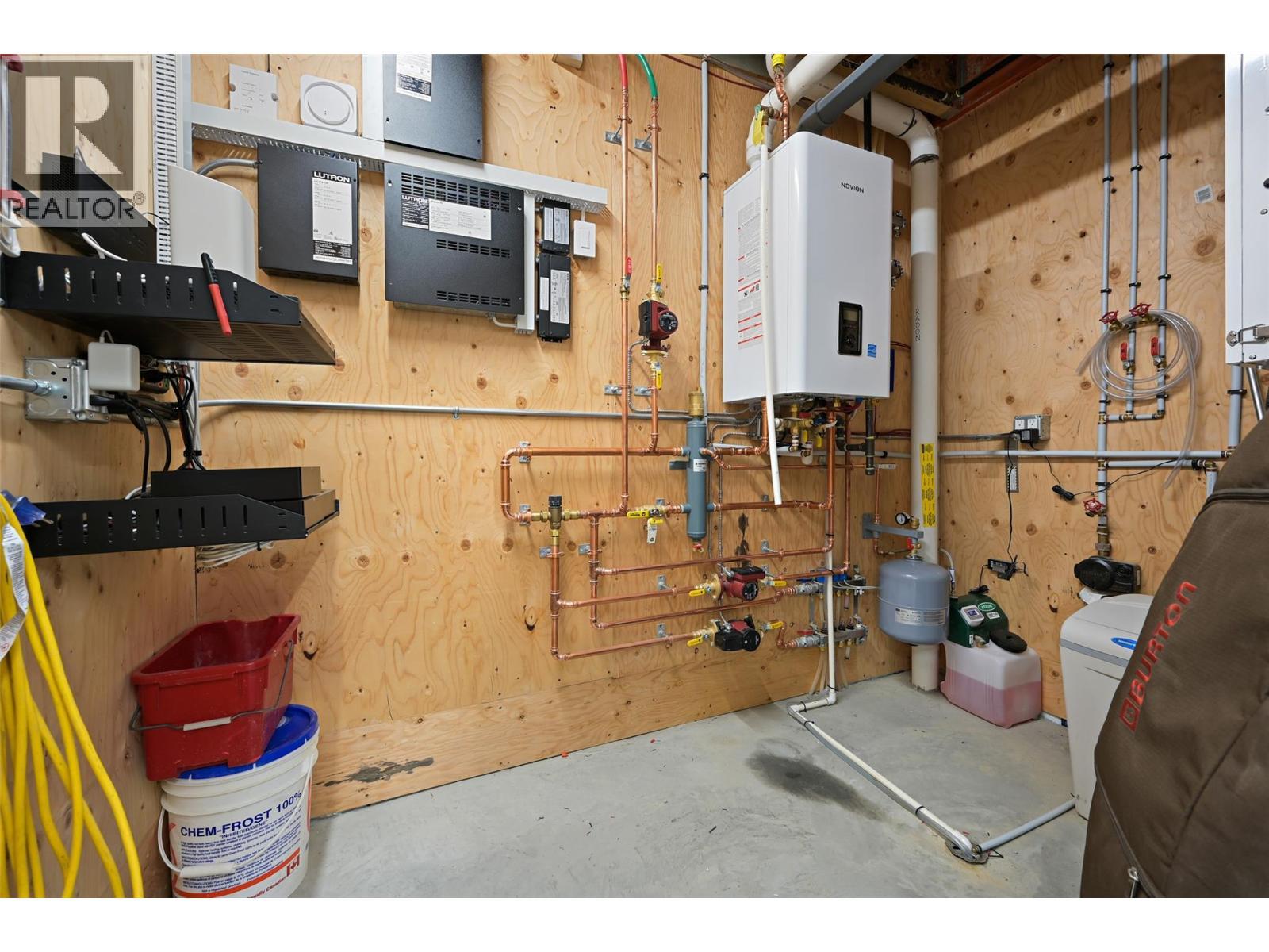 726 Taynton Drive, Invermere, BC - Indoor Photo Showing Basement