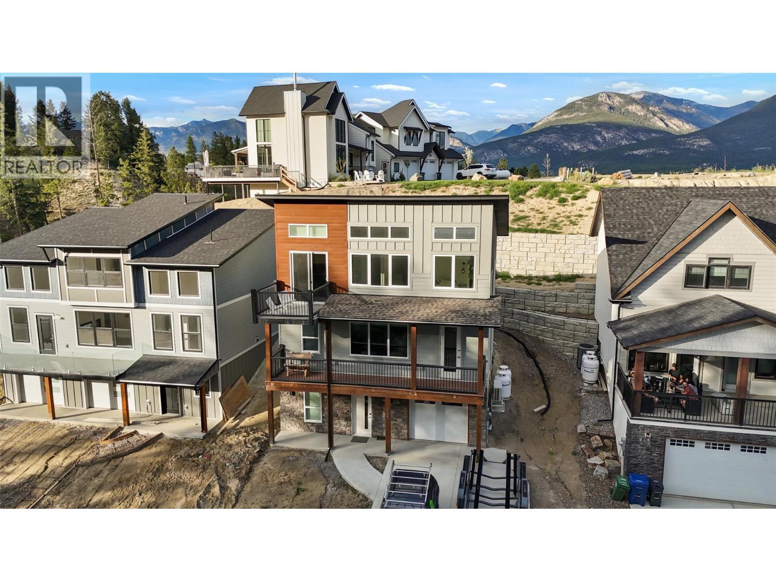 726 Taynton Drive, Invermere, BC - Outdoor With Facade