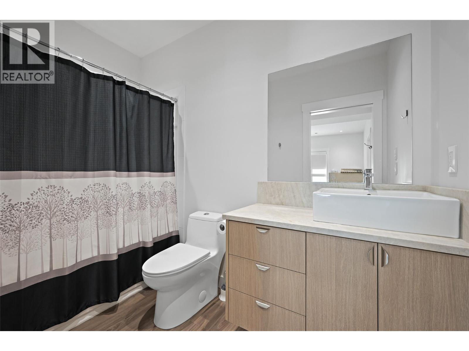 726 Taynton Drive, Invermere, BC - Indoor Photo Showing Bathroom