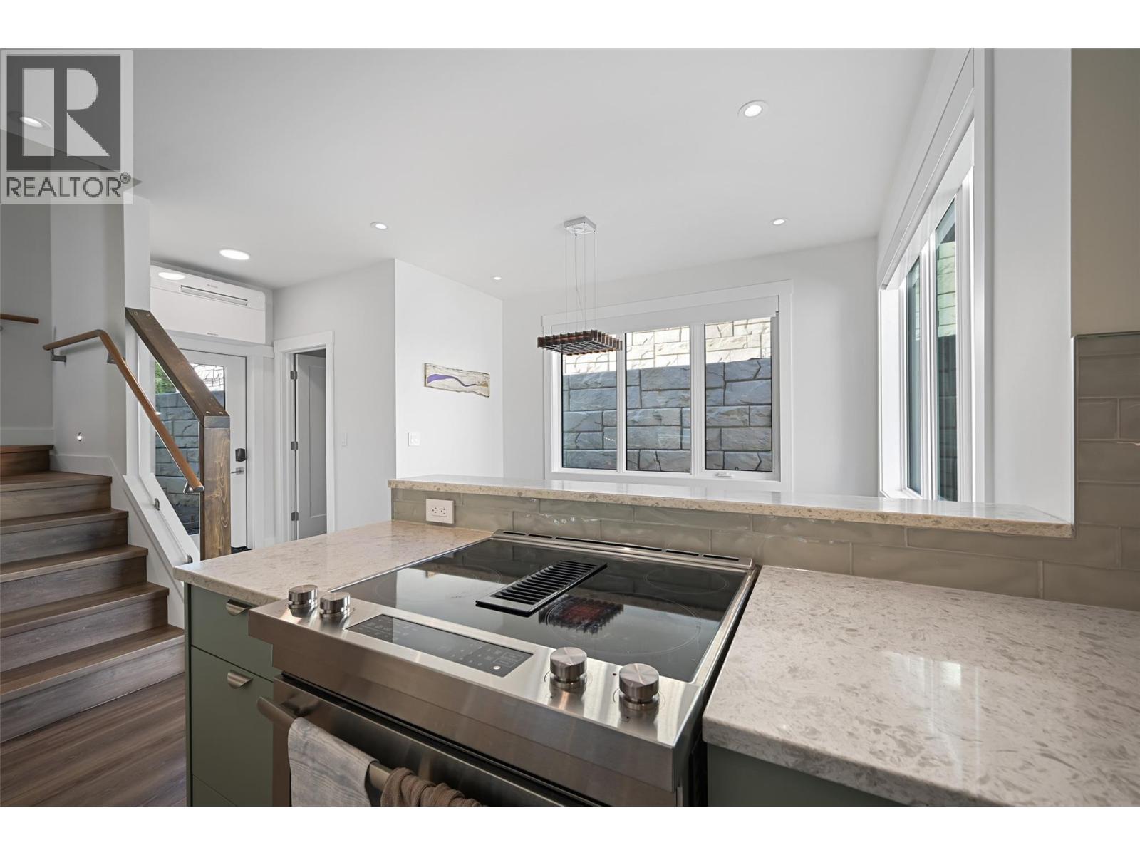726 Taynton Drive, Invermere, BC - Indoor Photo Showing Kitchen