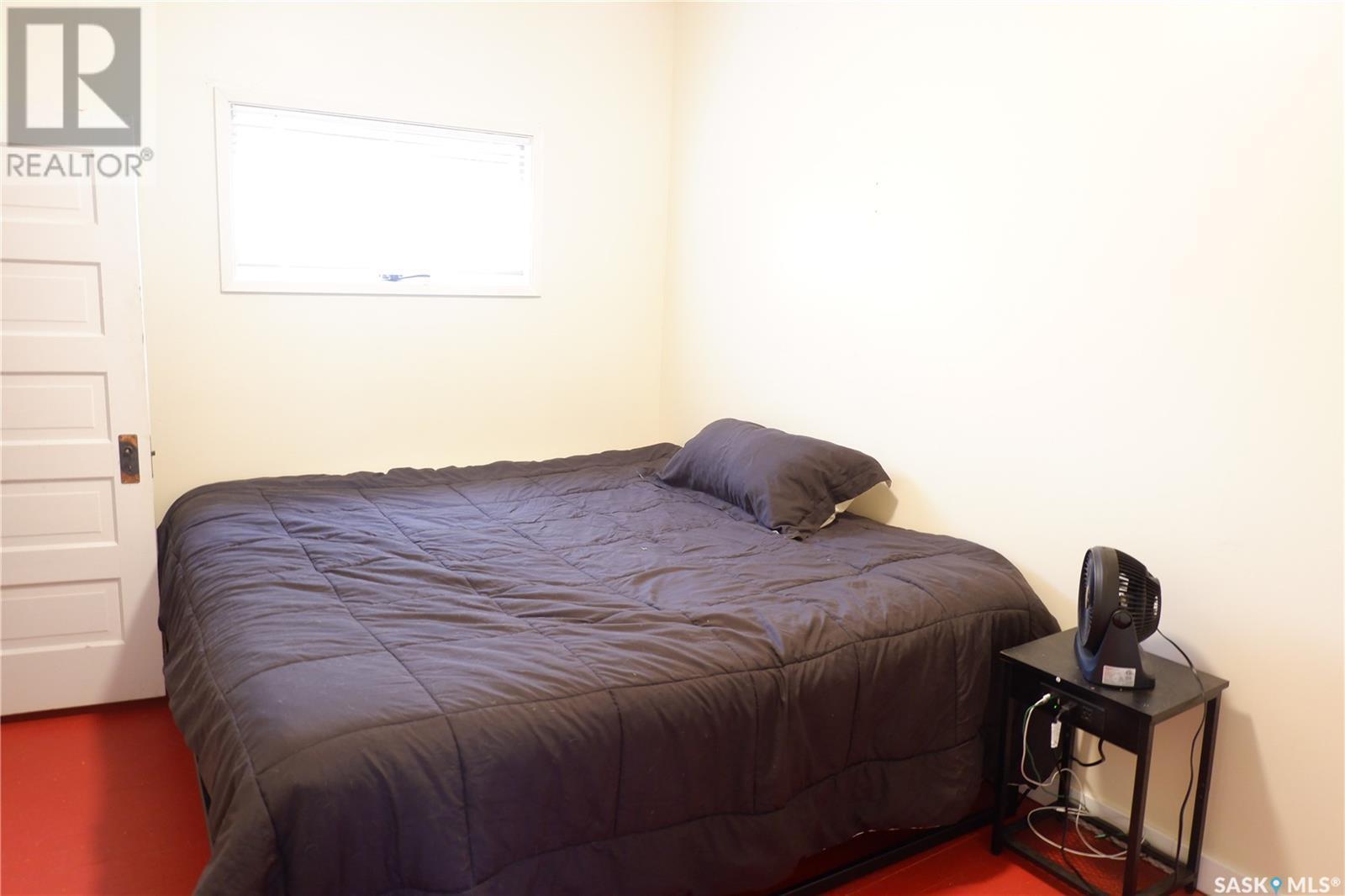 215 Kerry Street, Limerick, SK - Indoor Photo Showing Bedroom