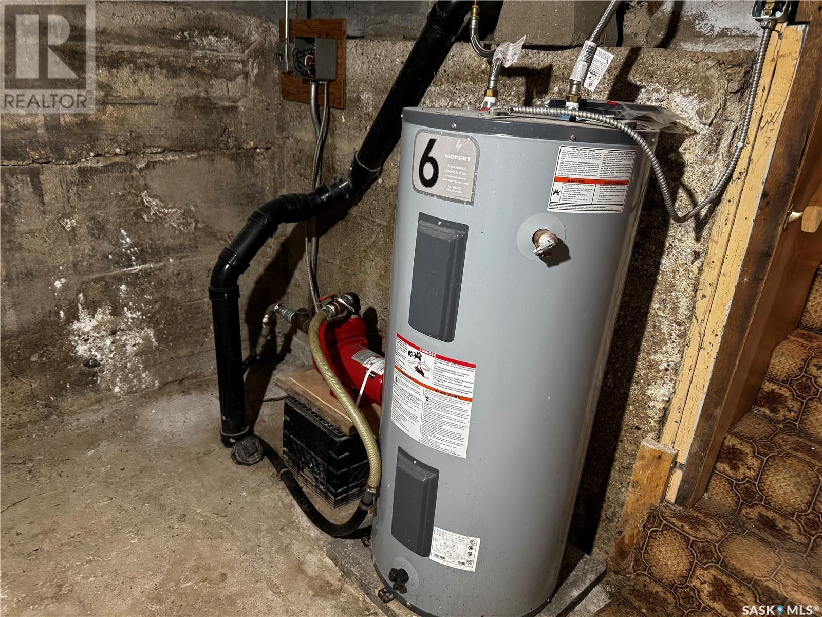 215 Kerry Street, Limerick, SK - Indoor Photo Showing Basement