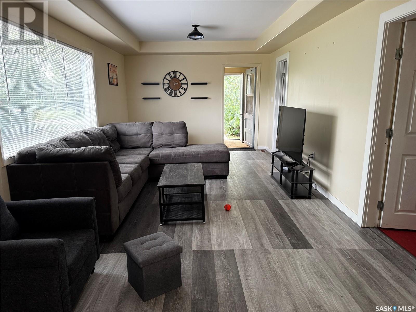 215 Kerry Street, Limerick, SK - Indoor Photo Showing Living Room