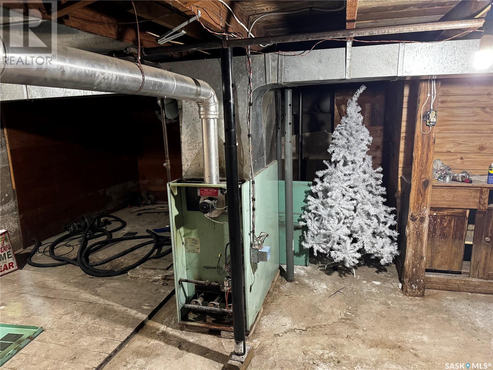 215 Kerry Street, Limerick, SK - Indoor Photo Showing Basement