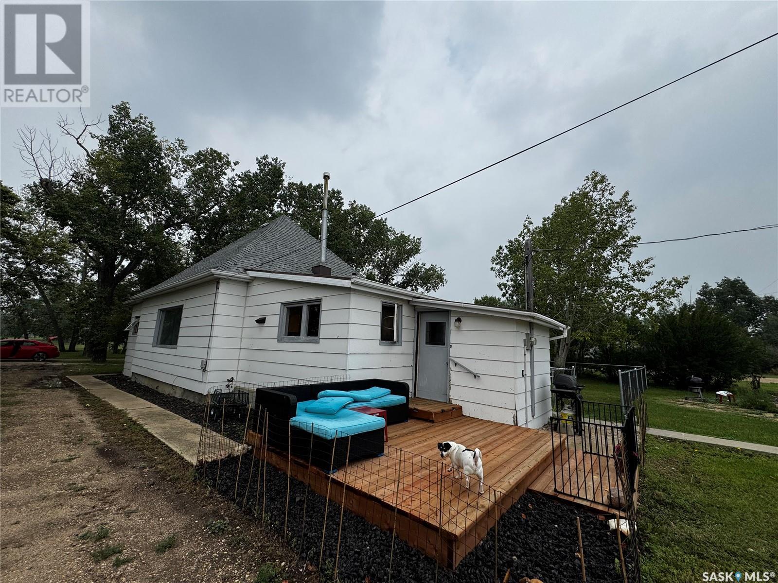 215 Kerry Street, Limerick, SK - Outdoor