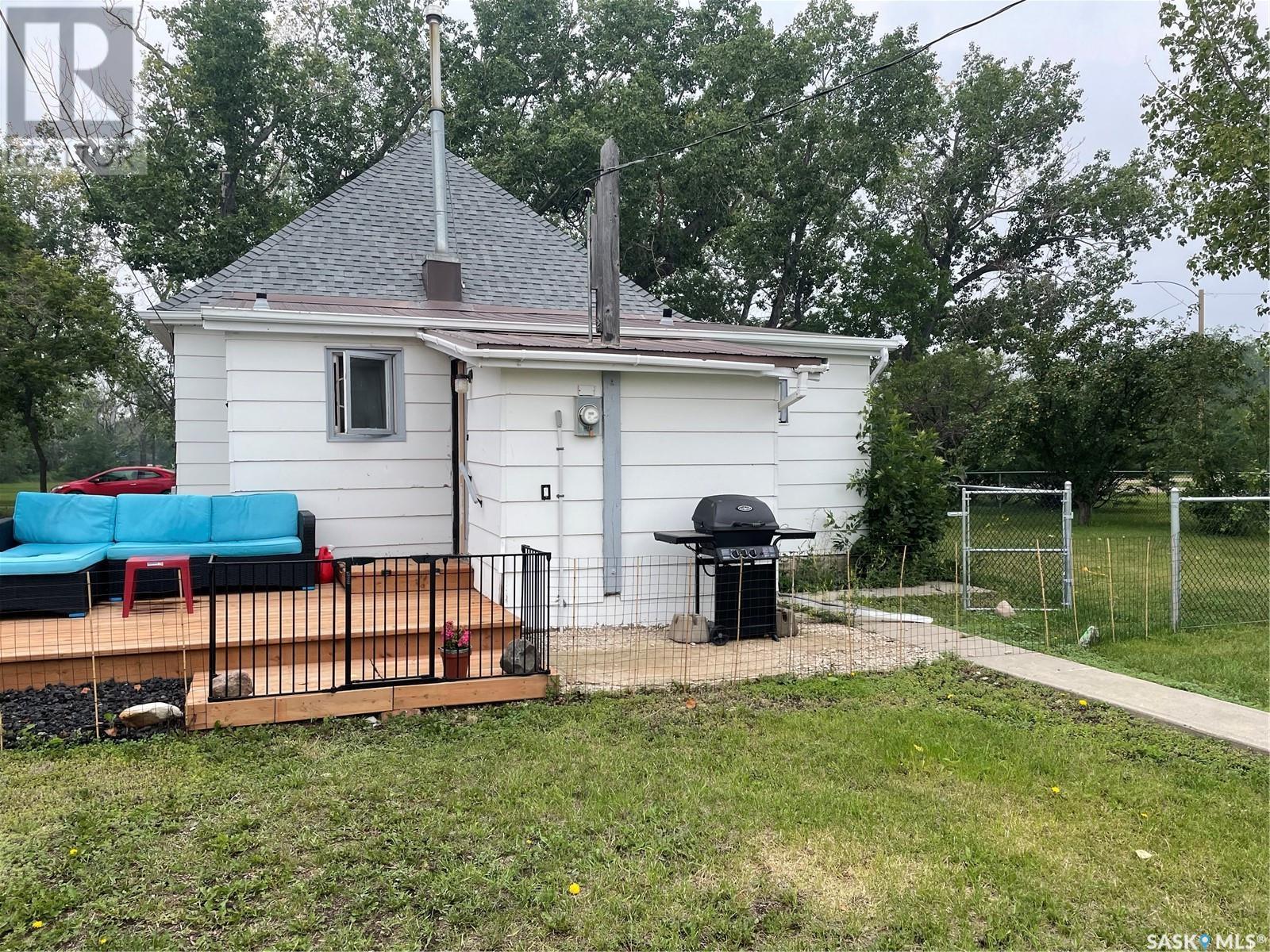 215 Kerry Street, Limerick, SK - Outdoor With Deck Patio Veranda